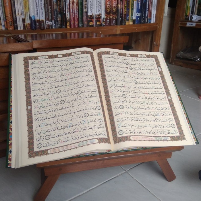 Al Quran As Samad Tajwid Warna Ukuran A4 Besar Berikut Meja Baca Quran