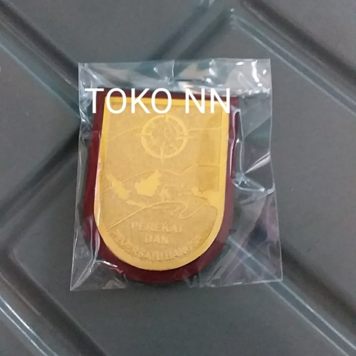 

Pin Perekat Sepuh Mika