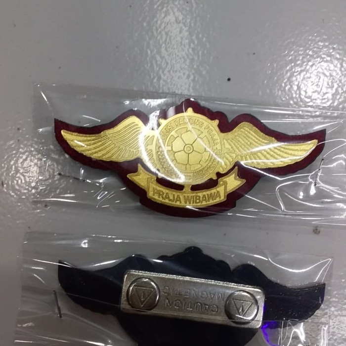 

Wing Polpp Lapis Mika Merah Magnet