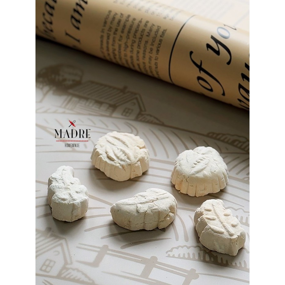 

Cookies Kueh Bangkit / Kue Kering Sagu - Madre Homemade Terlaris