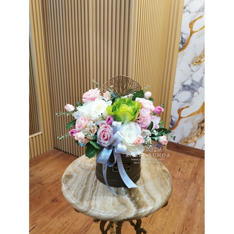 

BUNGA RANGKAIAN PLASTIK VAS KERETA ARTIFICIAL FLOWER HIAS PALSU MEJA