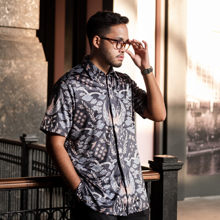 Kemeja Batik Lengan Pendek - Magani Nosweat - Navy Megamendung