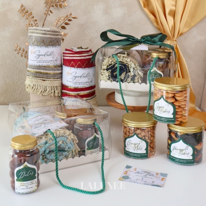 

Hampers Lebaran Kue Kering Kurma Sajadah Lalunee Premium dan Murah
