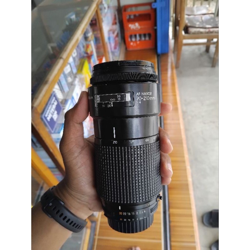 Nikon Nikkor AF 70-210mm f4