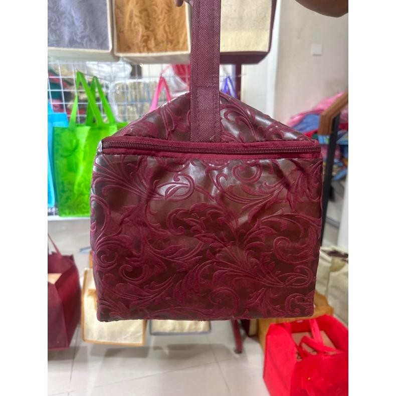 

SALE HARGA LUSIN ISI 12 BIJI- TAS HAJATAN KUBUS EMBOS PREMIUM TEBAL ASLI 70 GSM SIZE 22x22 -PAKAI RESLETING- ku-143