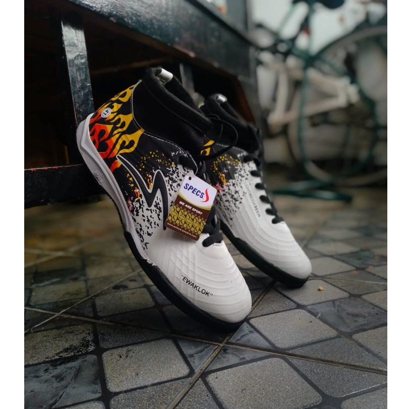 Best Seller Sepatu Futsal Bost Specs Accelerator Lightspeed Ll Ewaklok White Black Original Brand