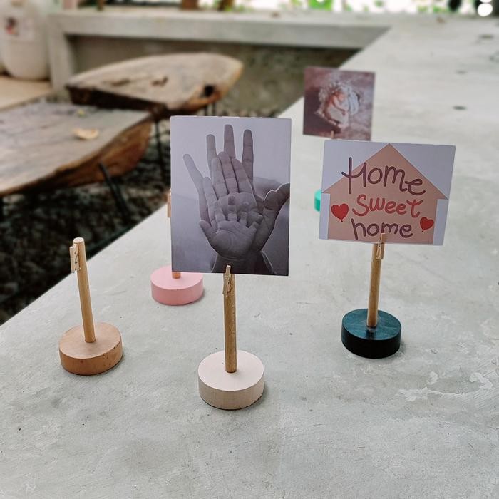 

PROMO TATAKAN HOLDER STAND PENJEPIT FOTO KARTU KAYU PRICE TAG NOMER MEJA