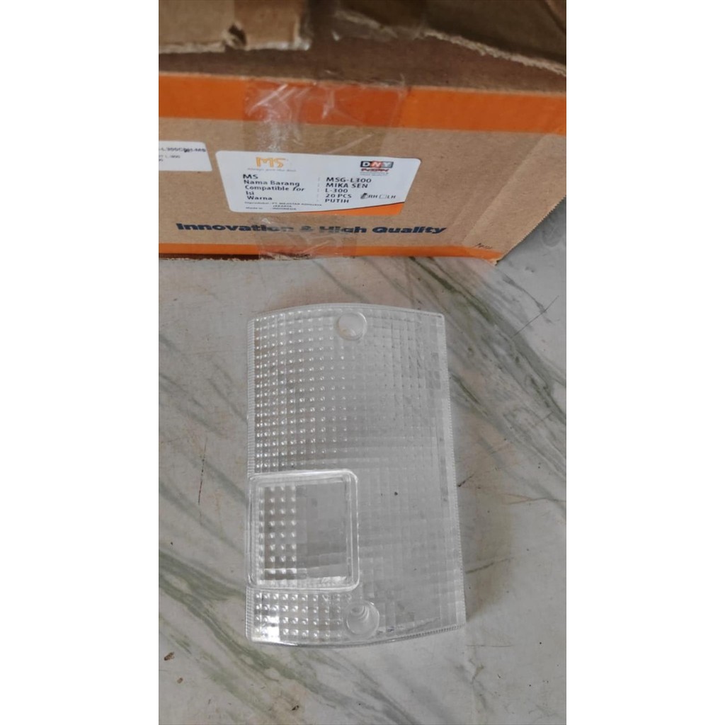 Mika Lampu Sen Depan Kanan Mitsubishi L300 Putih DNY Mejistar