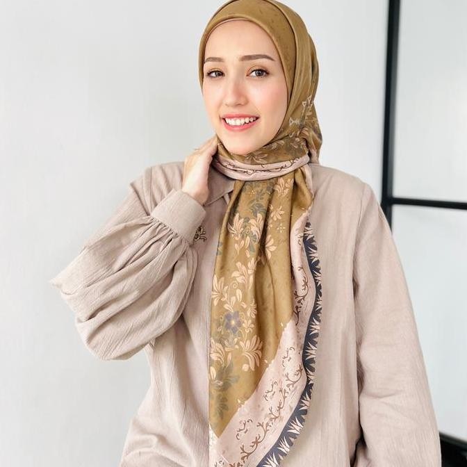 Diskon Radwah - Salihara Scarf - Hijab Segi Empat Wanita -  Kerudung  Muslim Square Voal