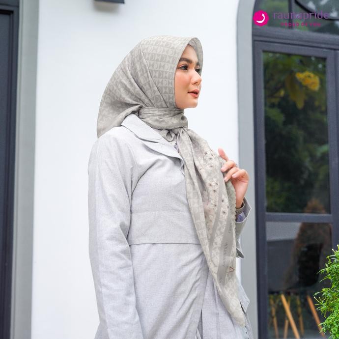 Miliki Raunapride - Hijab Segiempat - Sakura Dior Scarf