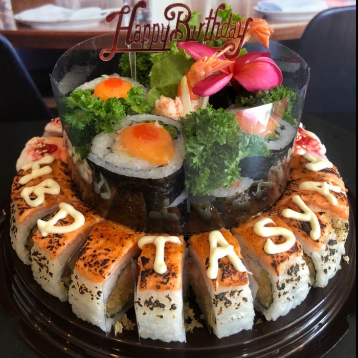 

PROMO !!! SALE TERLARIS HAMPERS NATAL KUE SUSHI HALAL MATANG DAN FRESH READY