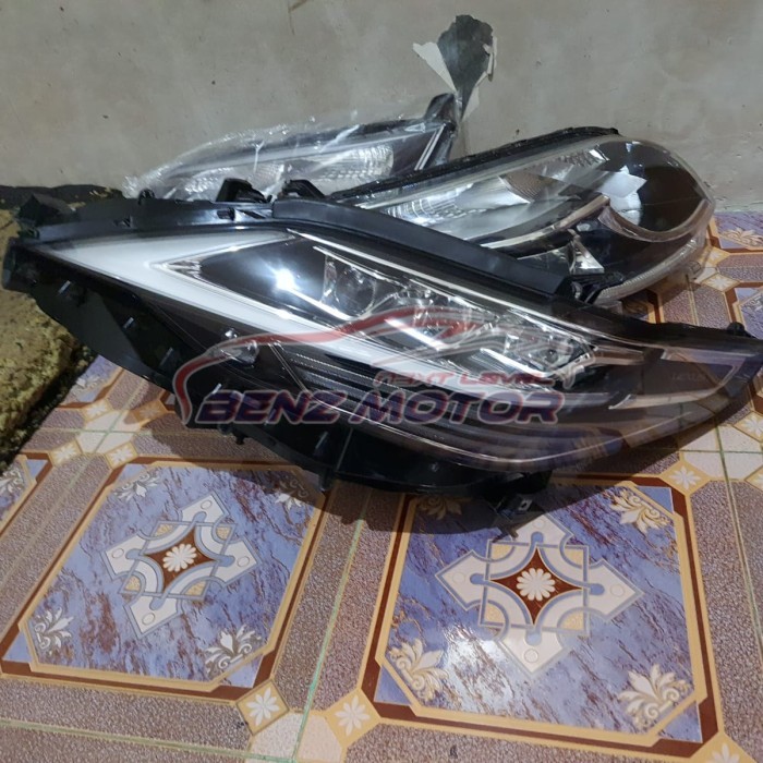 Headlamp Lexus LM
