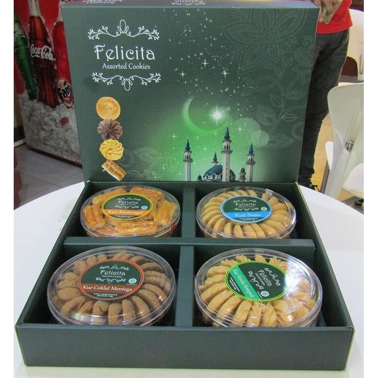 

PARCEL KUE LEBARAN KERING FELICITA 4 TOPLESS PARSEL HAMPERS