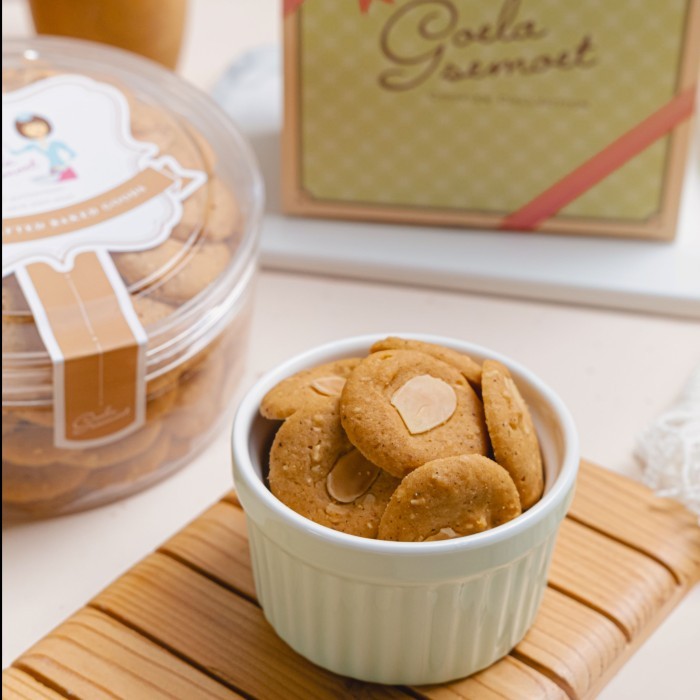 

Almond Cookies - kue kering kacang almond cinnamon kayu manis