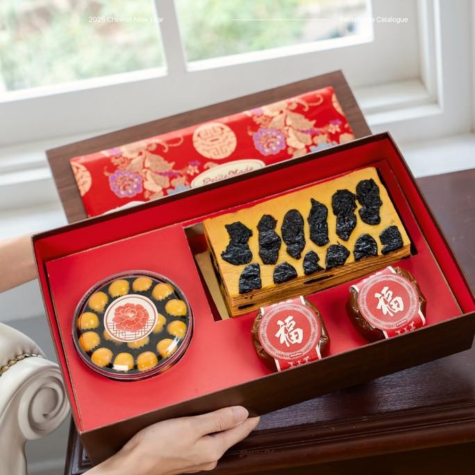 Golden Box - Hampers lapis legit dan kue kering - Hampers Imlek CNY 2025