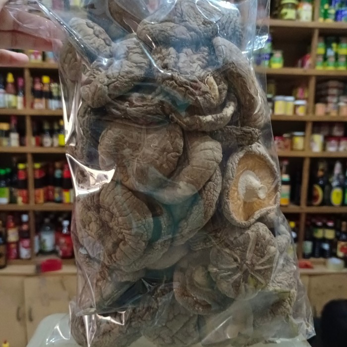 

Jamur Hioko Kering/ Dried Shitake Mushroom Uk. 5-6Cm 500Gr (Tidak Tebal)