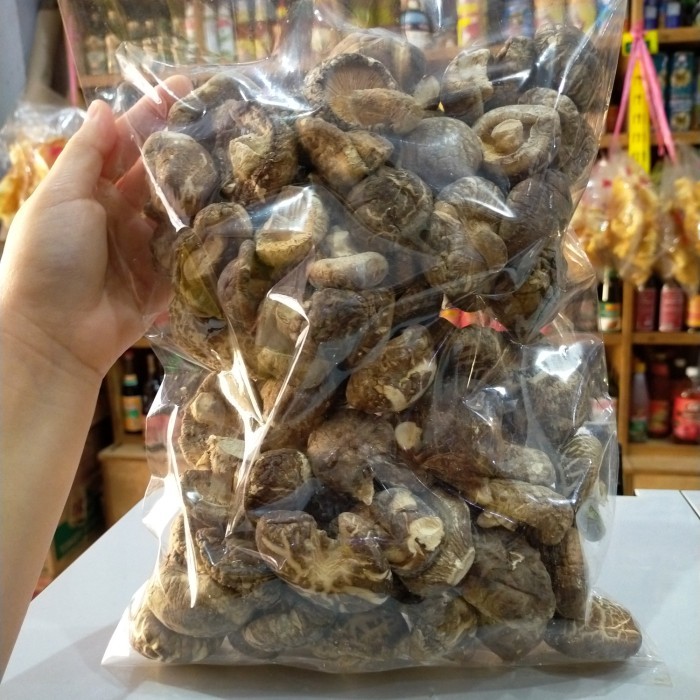

Jamur Hioko Kering/ Dried Shitake Mushroom Uk. 3-4Cm 500Gr (Tebal)