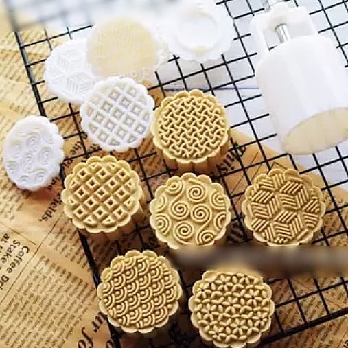 

TERBARU CETAKAN MOONCAKE PATTERN 125GR 6MOTIF