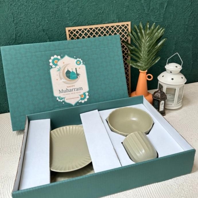 

Terlaris, Hampers Piring Lebaran Exclusive With Lebaran Box