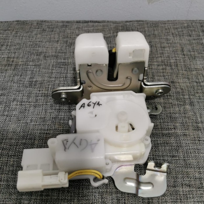 door lock kunci pintu bagasi agya ayla original
