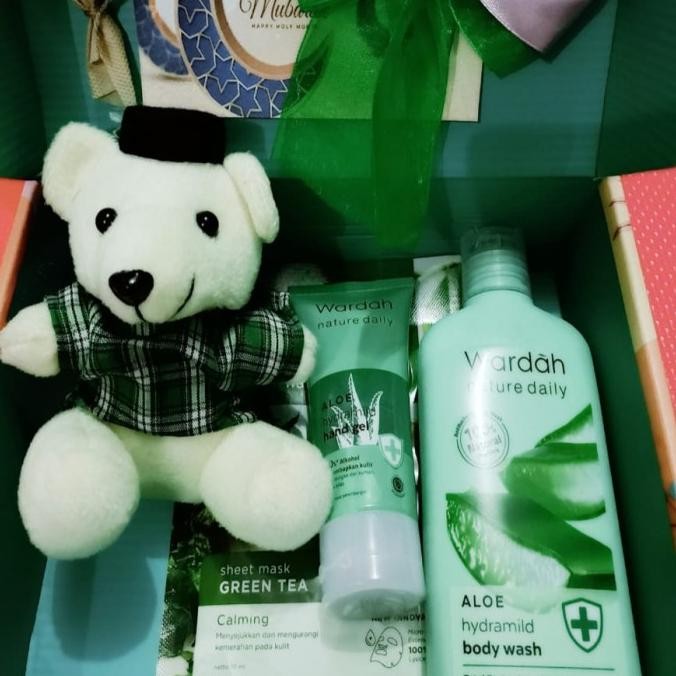 

Super Hot!, Parcel B - Kado Wardah +Kotak+ Kartu Ucapan Lebaran / Ulang Tahun