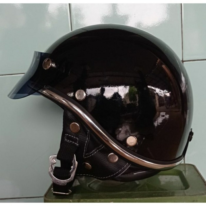 

BERMUTU HELM CHIPS LISCROME MODEL JAPAN VINTAGE