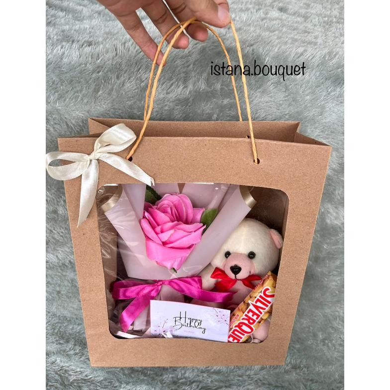 

TERLARIS Hampers tas mika valentine, ultah atau wisuda termurah isian coklat bunga dan boneka na-72