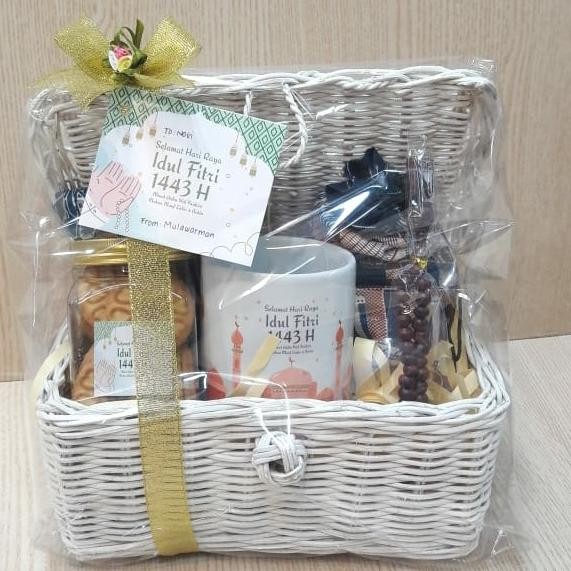 

Limited!, Parsel Ramadan Lebaran Sajadah Hampers Rotan Koper
