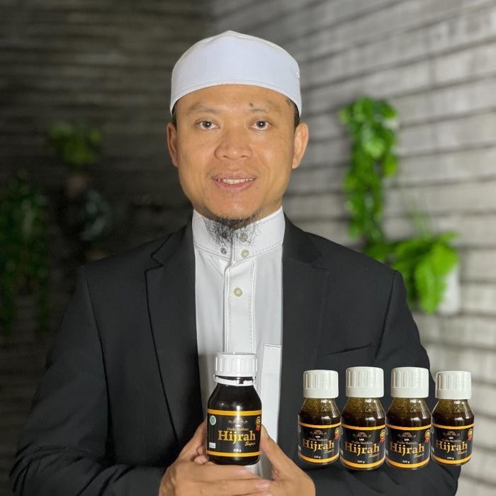 

UEA Madu Habbats Hijrah 4 Botol ( Bantu Ruqyah Mandiri ) gratis paket lengkap : sovenir emas, zikir