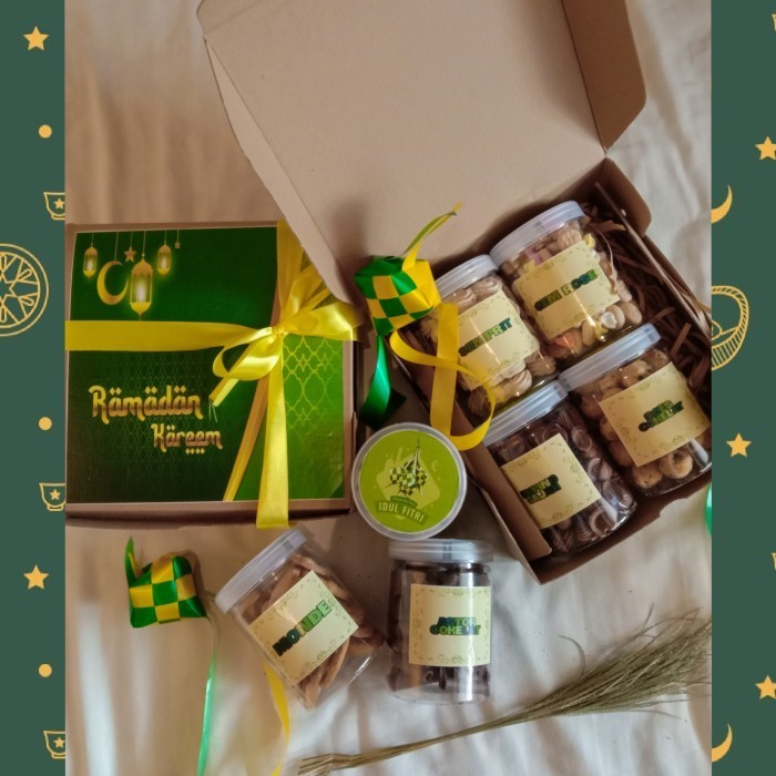 

New! Hampers Kue Lebaran Idul Fitri Parcel 1 Box isi 4 toples 10 macam kue Idul Fitri