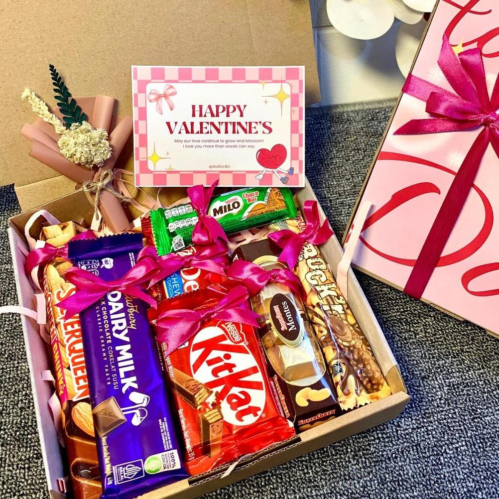 

PROMO Kado Ulang Tahun Cewek Cowok Wisuda Ultah Hampers Coklat Valentine Gift Box Birthday gq-68