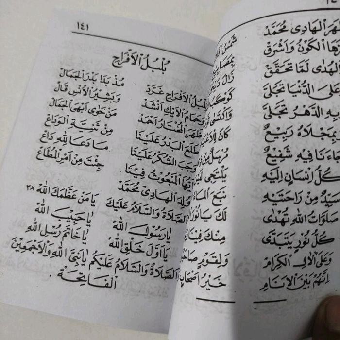 

Evergreen 1000 Qosidah Islamiyah Kertas Hvs Kreasi Santri Indonesia