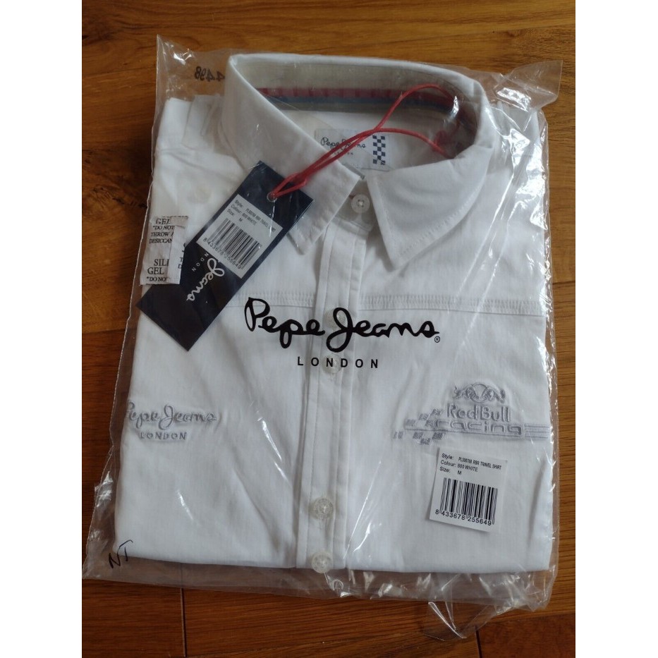 Red Bull Racing F1 RARE Team Issue White Travel Shirt Pepe. Kemeja Pria Formula 1