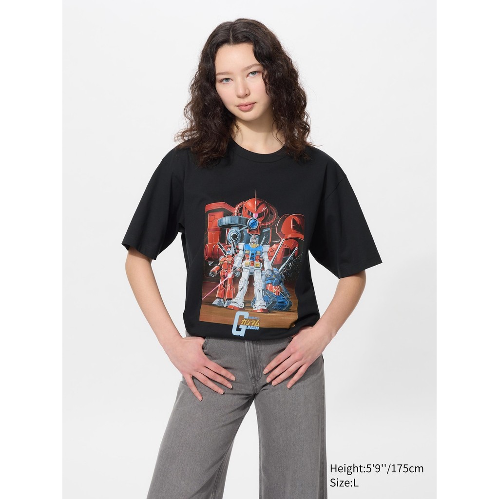 Uniqlo UT Gundam Lengan Pendek