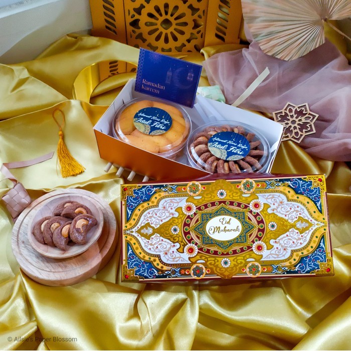 

New! Ready Hampers Lebaran isi 2 Toples - Parsel Kue Kering Idul Fitri - Gold EidMubarak Idul Fitri