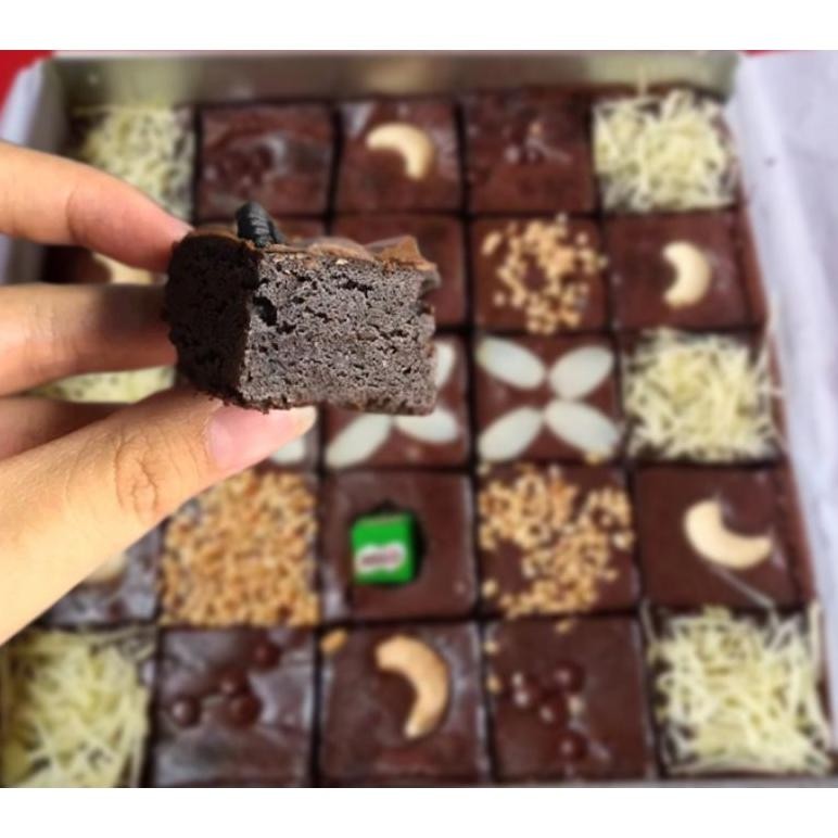 

Brownies Fudgy Dark 20X20 (25 Pcs) Stock