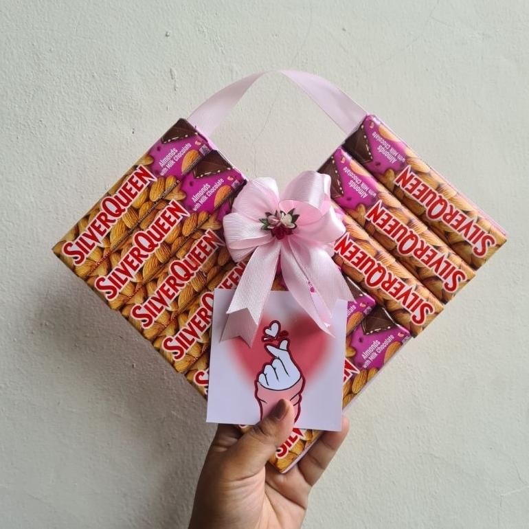 

BISA COD Silverqueen LOVE / Hampers Coklat / Hadiah Romantis Cewek Coklat adi-67