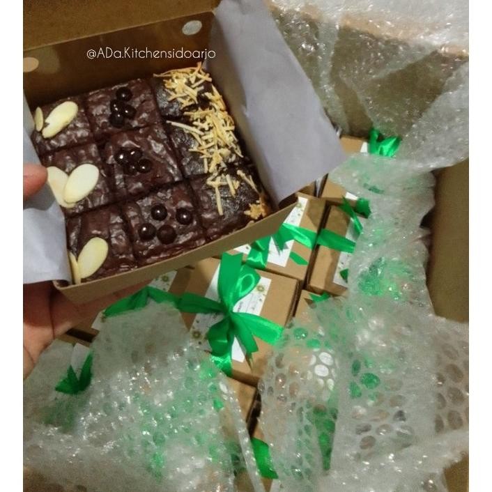 

TERLARIS Brownies Fudgy Mini 10x10 isi 9 (Free Pita) aa-68