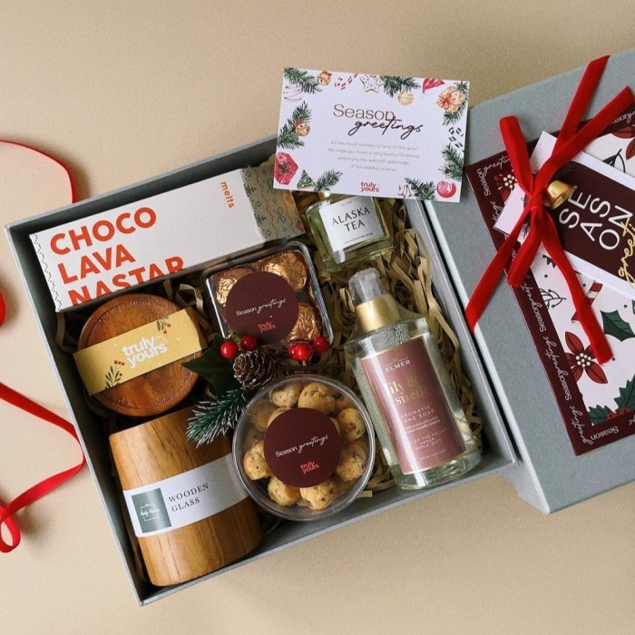 

CAROL & EVE by Truly Yours Hampers Christmas Hampers Hadiah Natal Hadiah tahun Baru