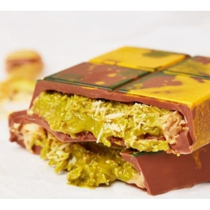 

AM- DUPE COKLAT DUBAI VIRAL PISTACHIO KADAYIF CHOCOLATE