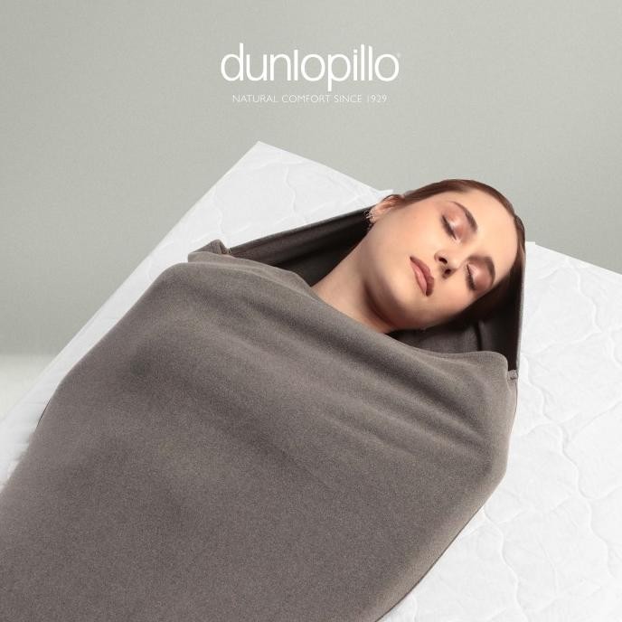 Dunlopillo Hug Sleeping Hooded Blanket Pod / Sarung Tidur Dewasa L9A