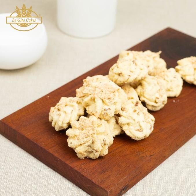 

LeGita Cakes Kue Kering Sagu Keju Premium Butter Cookies NOV