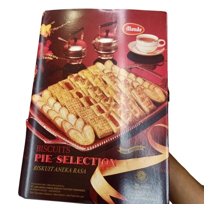 

Monde Biscuits Pie Selection 800gr Kaleng Biskuit Aneka Rasa