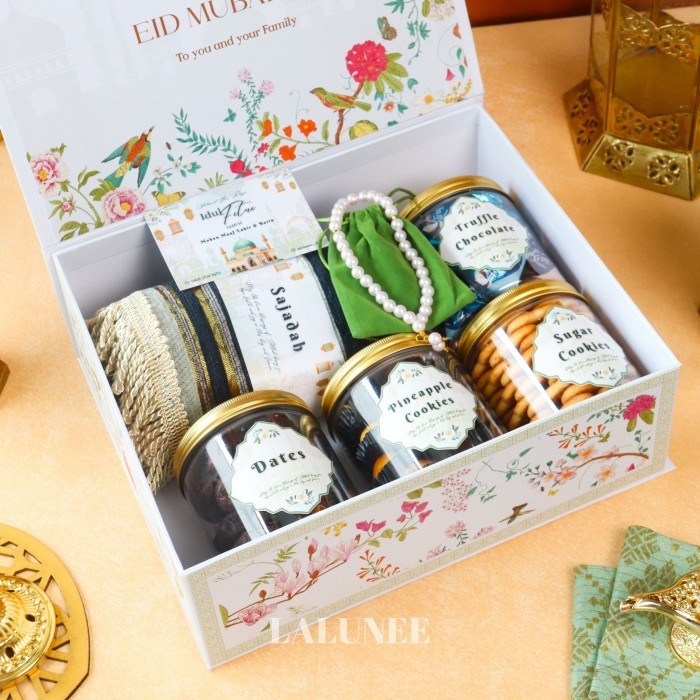 

HAMPERS RAMADAN IDUL FITRI KUE KERING KURMA SAJADAH LALUNEE PREMIUM