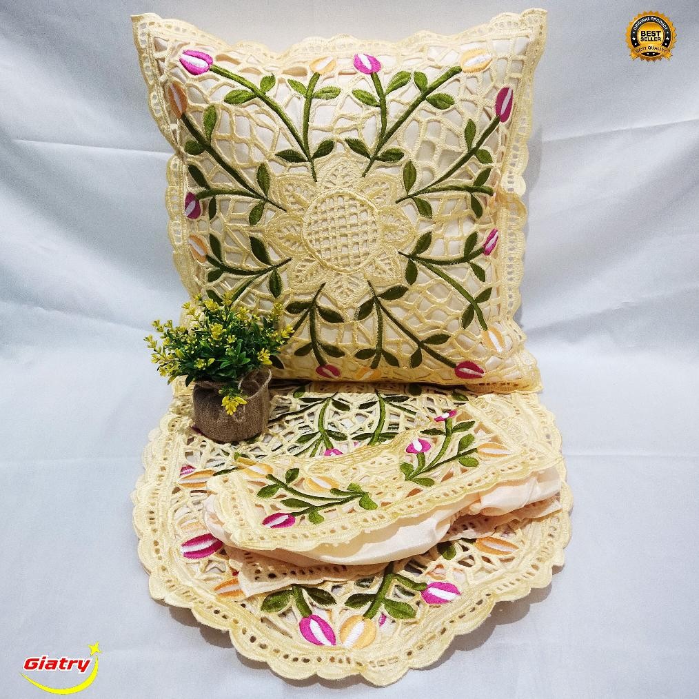 AURORAE SET SARUNG BANTAL KURSI BORDIR EDISI KREM/ CAVER BANTAK SOFA/ TAPLAK MEJA TAMU/ MEJA MAKAN