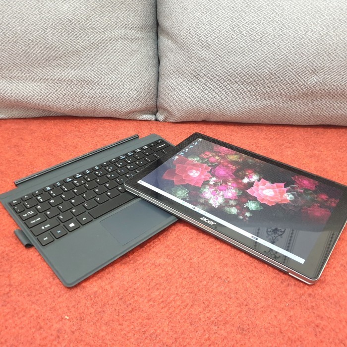 Acer Switch 2In1 Tablet Core I5 6Th Ram 8Gb Ssd 256Gb 12Inch Qhd Mulus