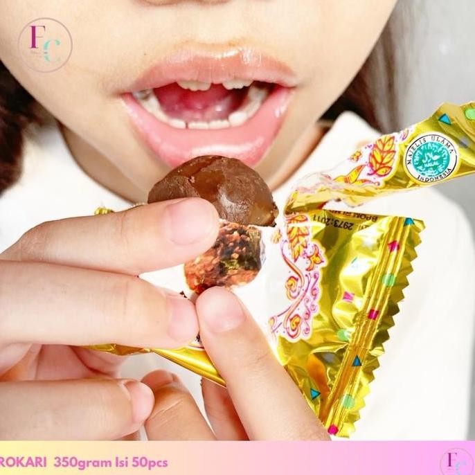 

New Rokari Wafer Ball Coklat Dan Kacang Isi 50Pcs Berkualitas
