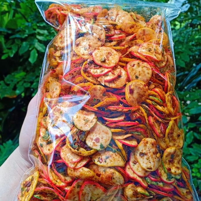 

TERPERCAYA kerupuk seblak kering pedas daun jeruk 500 gram BEST SELLER ( COD ) OYUN KRIUKZZ food