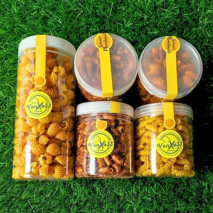 

TERUJI MAKANAN RINGAN SNACK MAKARONI BANTET KILOAN PEDAS KHAS TASIKMALAYA KEMASAN TOPLES 600 ML