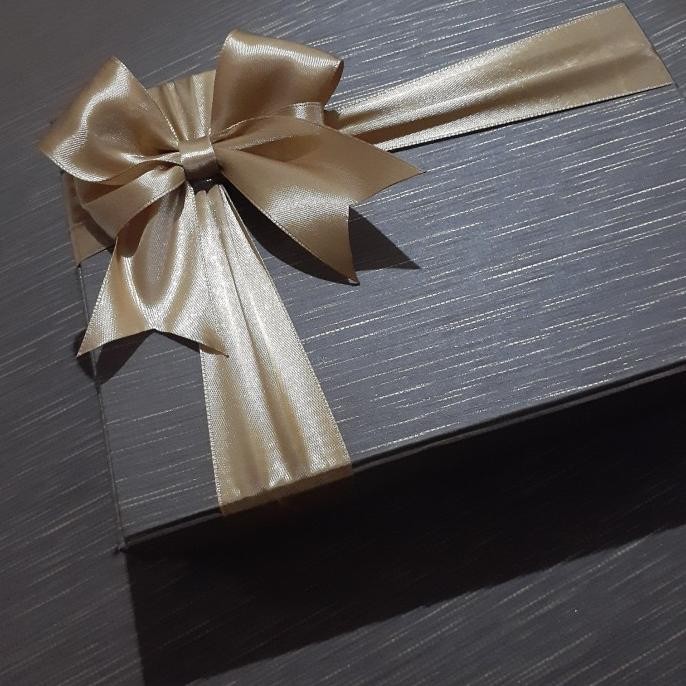 

GIFT BOX COKLAT SERAT KAYU PITA COKLAT MUDA / KOTAK HAMPERS HADIAH murah